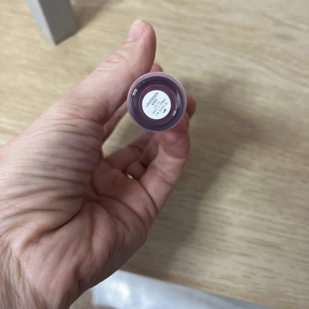 R.E.M. Beauty Essential Drip Lip Oil Lavender‎ Kiss  New With Box 7 ml